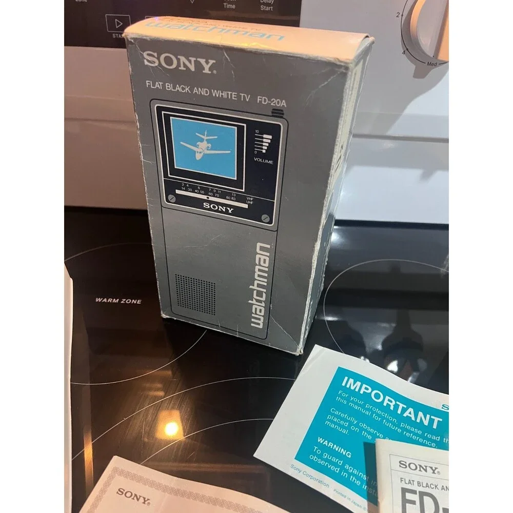 Vintage Sony Watchman FD-20A Portable Black & White TV Complete Box! Super Clean